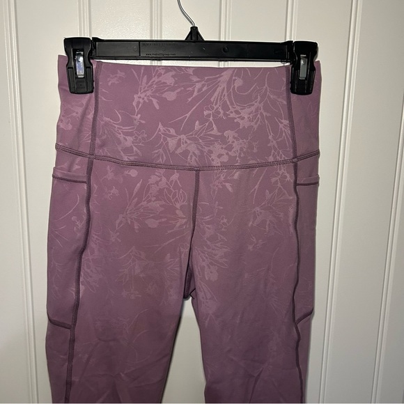 Zyia Active Light Lilac Floral Pocket Hi-Rise Capris Size 2 - Picture 4 of 9